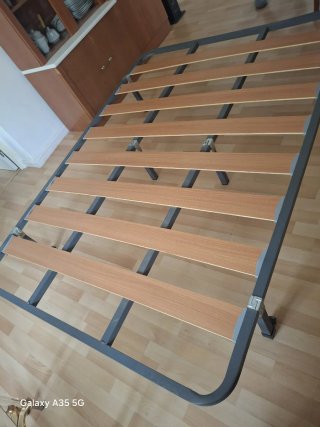Somier de láminas con estructura metálica