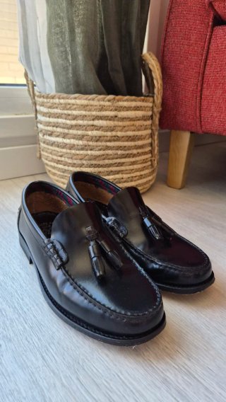 Mocasines de Piel Negros con Borlas
