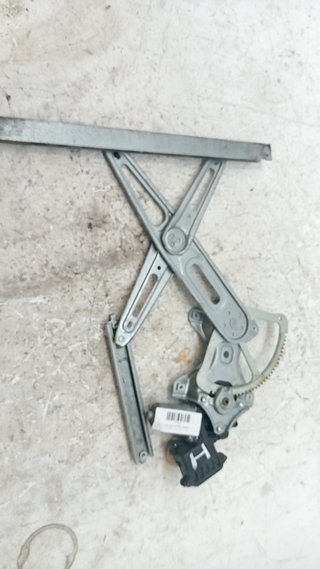 857562 ELEVALUNAS DELANTERO IZQUIERDO TOYOTA YARIS