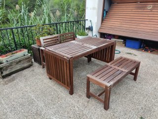 Mesa Extensible de Madera con 2 Bancos
