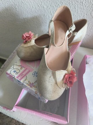 Zapatos de Ceremonia para Niña tengo dos,35 y 33