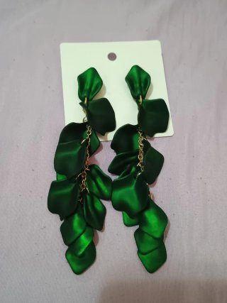 Pendientes Largos de Pétalos Verdes