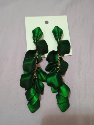Pendientes Largos de Pétalos Verdes