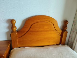 Cabecero de madera marrón cama 90.