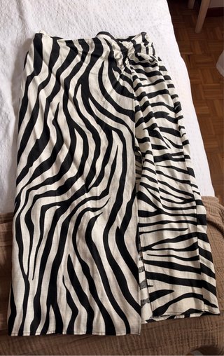 Falda de lino Zara estampado cebra