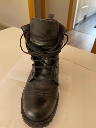 Botines negros con cordones