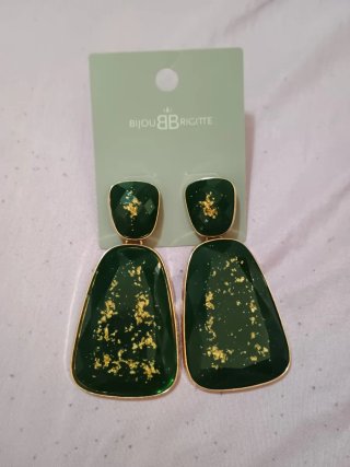 Pendientes Verdes con Detalles Dorados