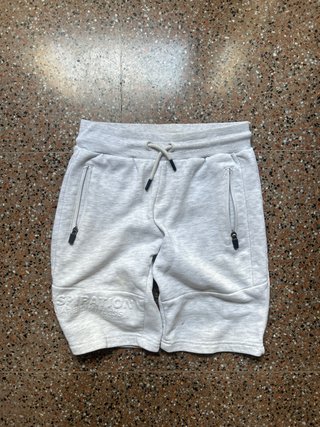 Pantalón corto gris