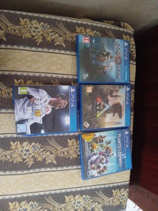 Lote 4 Juegos PS4: God of War, FIFA 18, ARK, PvZ
