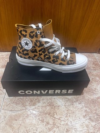 Converse Leopardo