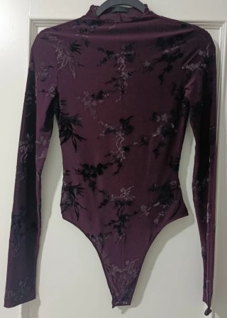 Body Bershka morado estampado floral