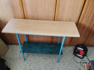 Mesa auxiliar estilo industrial restaurada – Azul