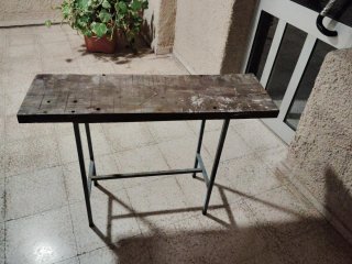 Mesa auxiliar estilo industrial restaurada – Azul