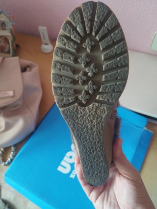 Botines con cuña y detalle de pelo