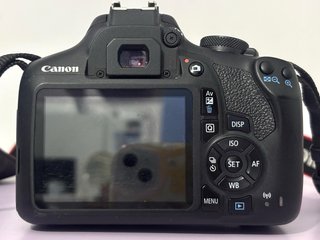 Canon EOS 2000D + Obiettivo originale 18-55mm
