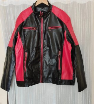 Chaqueta de cuero bicolor negro y rojo