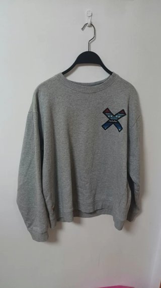 Camiseta blanca con parche X