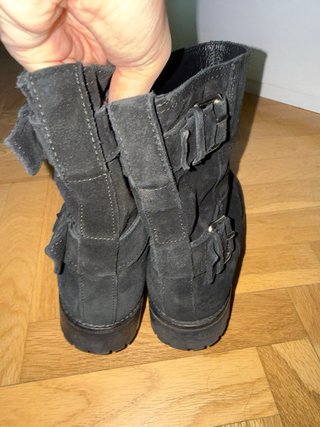 Botines moteros de ante negro Massimo Dutti