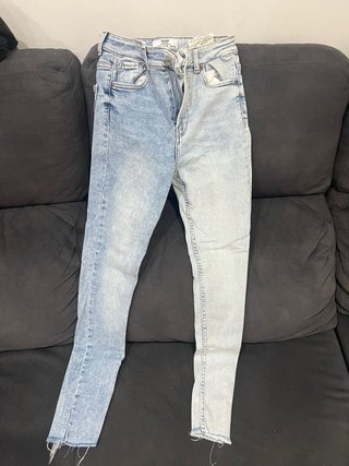 Pantalón vaquero Bershka bicolor