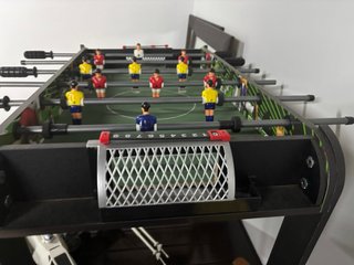Futbolín infantil con diseño de campo 100x70cm