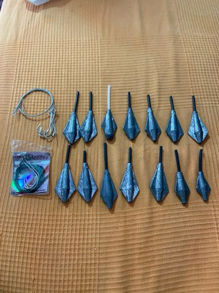 Plomos y anzuelos de pesca