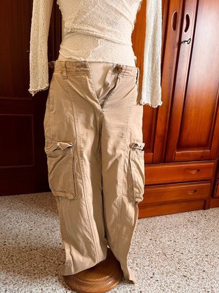 Pantalón cargo Lefties beige