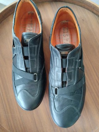 Zapatillas Hispanitas Negras de Piel sin cordones