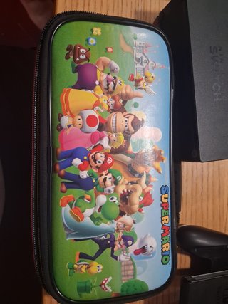 Nintendo Switch con custodia