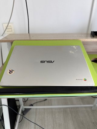ASUS Chromebook C423 14 4GB 32GB + Cargador