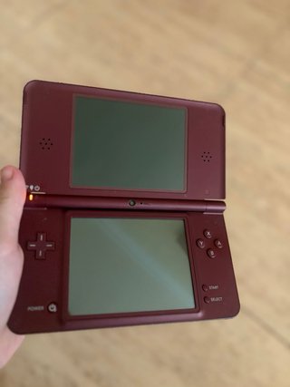 Nintendo DSi XL Roja