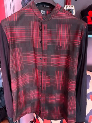 Camisa Bee Inspired cuadros rojo y negro
