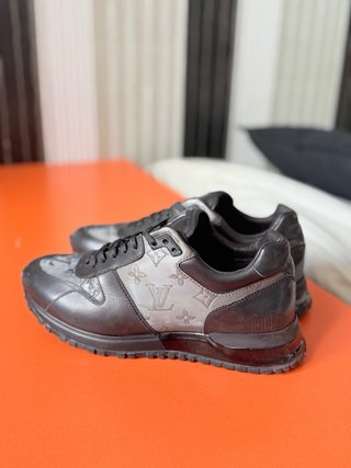 Louis Vuitton Run Away Negro Gris