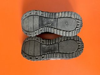 Louis Vuitton Run Away Negro Gris