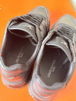 Louis Vuitton Run Away Negro Gris