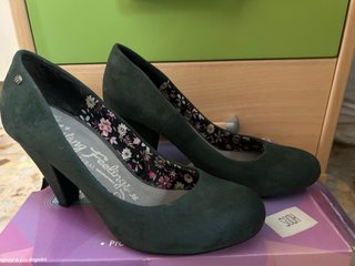 Zapatos de tacón Mustang verdes