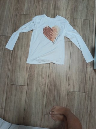 Camiseta Blanca Manga Larga con Corazón