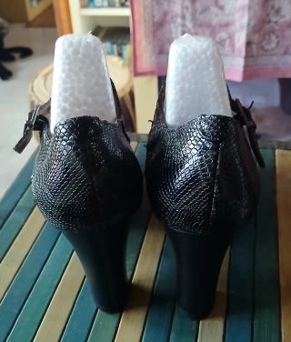 Zapatos de piel PITILLOS Nunca usados. (T. 35)