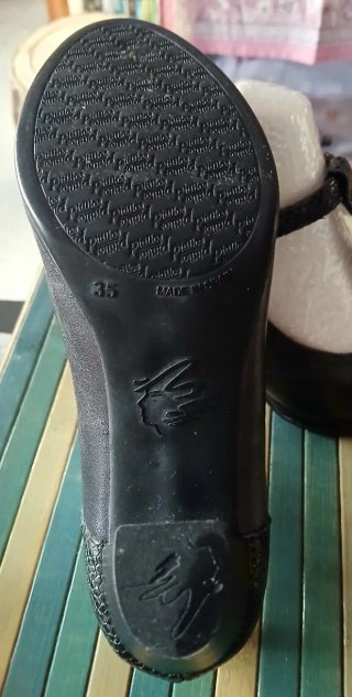 Zapatos de piel PITILLOS Nunca usados. (T. 35)