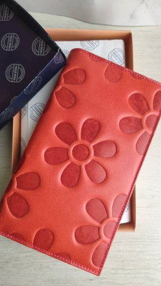 Cartera de piel Pelle Nova rojo.