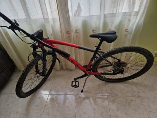 Bicicleta de Montaña Roja y Negra Rali A Pro 20.