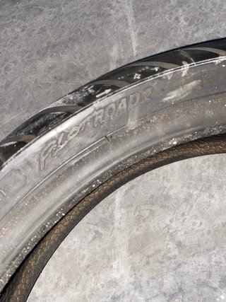 Neumático 120/70/17