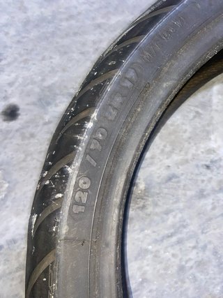 Neumático 120/70/17