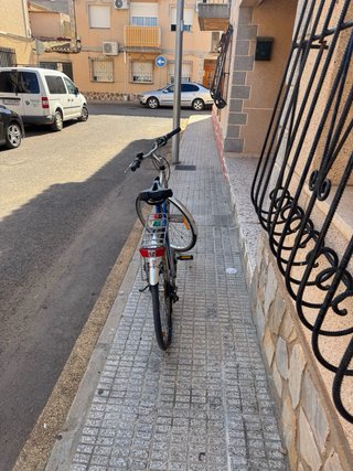 Bicicleta de paseo azul y plateada , GIANT