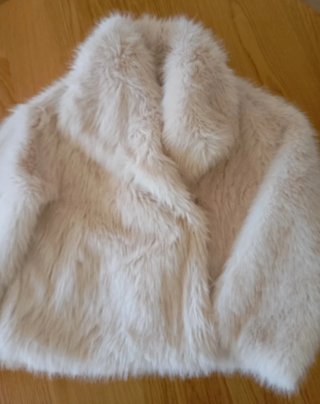 Abrigo corto pelo sintético blanco roto.Talla M.
