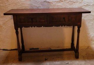 Mesa auxiliar antigua de madera