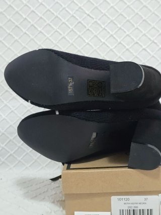 Botines negros con cordones