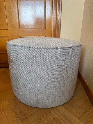 Pouf rotondo in tessuto grigio e beige