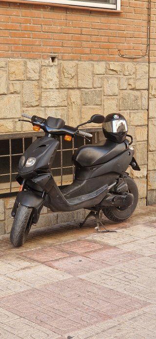 Peugeot TKR 50cc Scooter Negra 2007