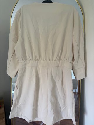 Mono corto beige estilo blazer