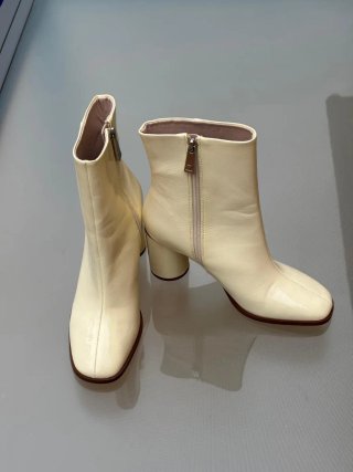 Botines tacón beige elegantes